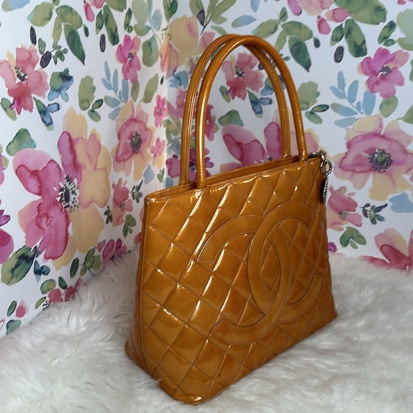 💯Authentic Chanel Medallion PM Size🍀 - Picture 5 of 17